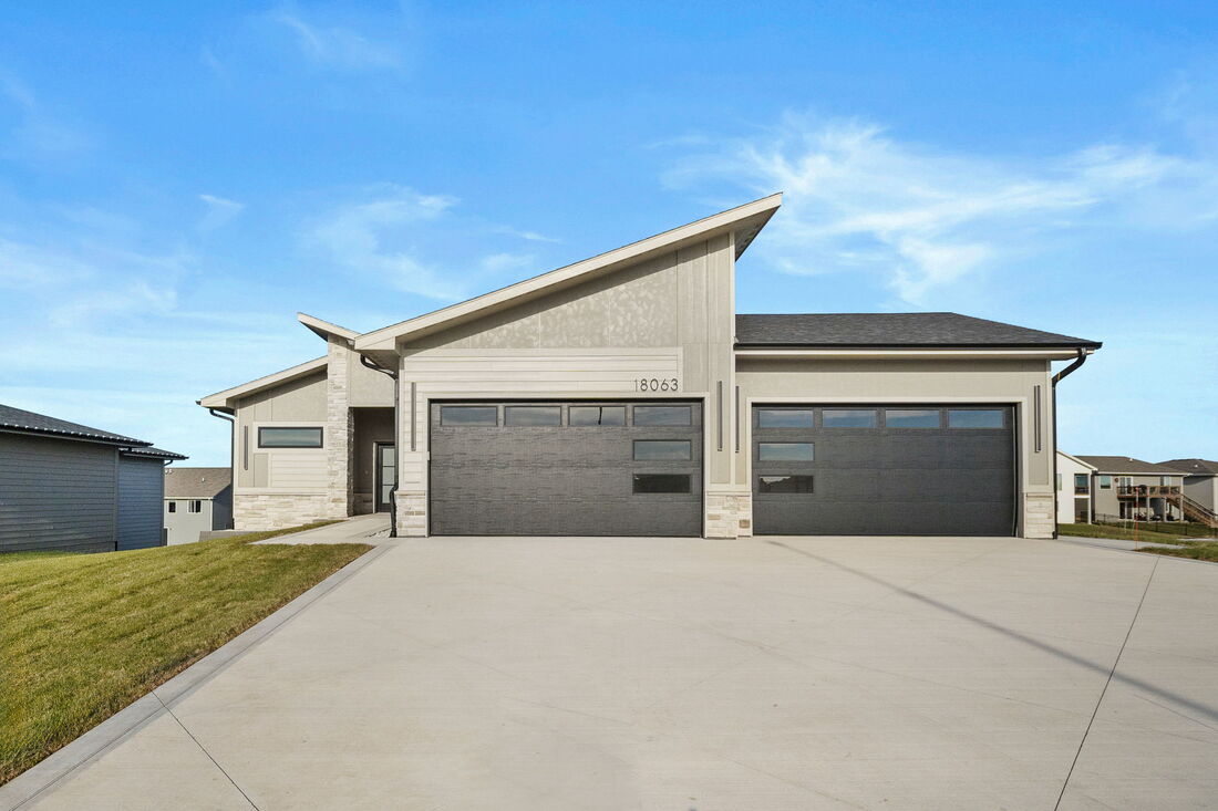 265 NW Copperleaf Ct — Custom luxury in Prairie Rose, nearing completion.